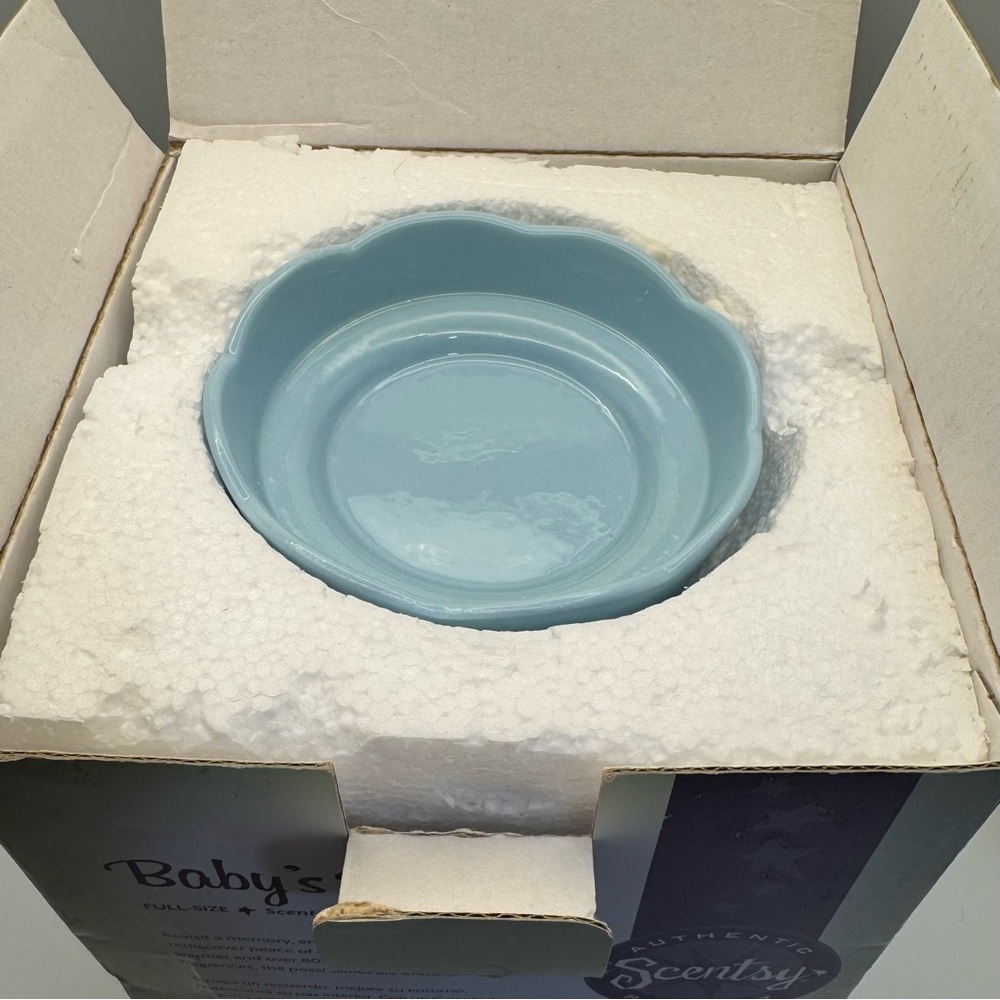 Scentsy Baby’s Breath Blue Wax Warmer Retired Full Size w/ Box - Picture 10 of 16